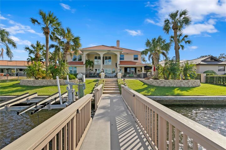 Property Photo:  7303 Pelican Island Drive  FL 33634 