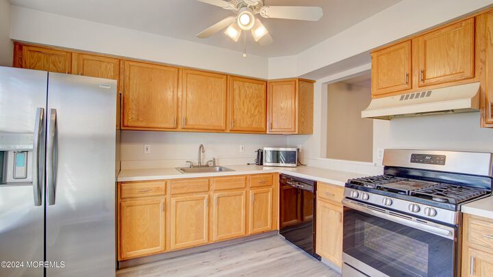 Property Photo: 27 Haverford Court 7 NJ 07728