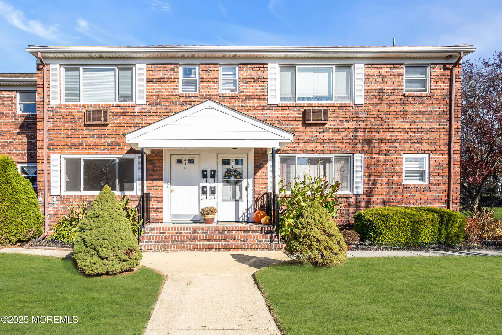 Property Photo:  49 Laurel Place  NJ 07724 