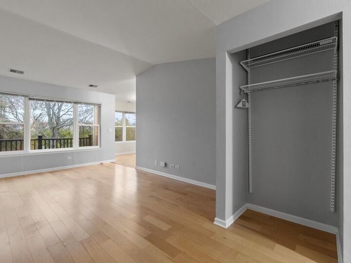 Property Photo: 1106 Stratford Court C IL 60120