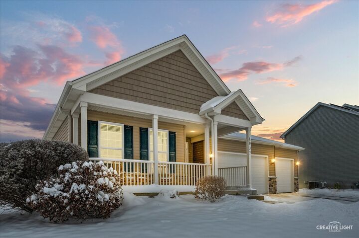 Property Photo:  1037 N Carly Circle  IL 60560 