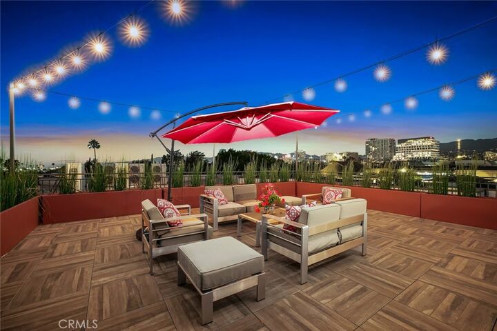 Property Photo:  5820 La Mirada Avenue 403  CA 90038 