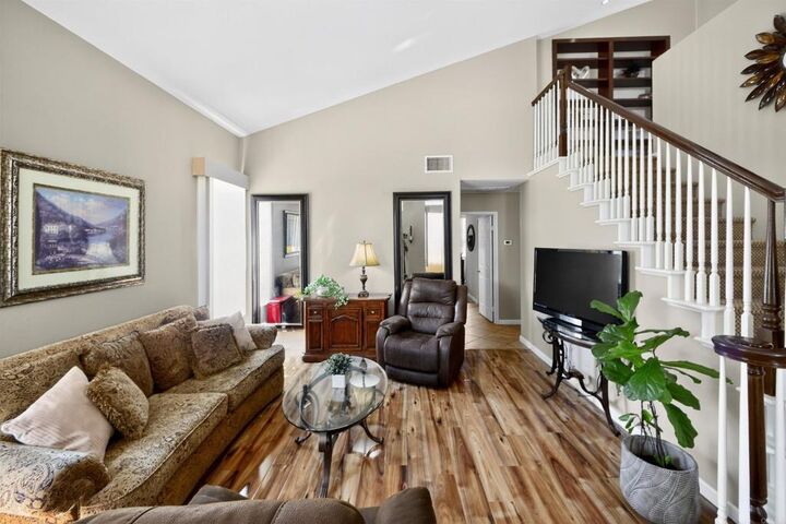 Property Photo:  40455 Via Tapadero  CA 92562 