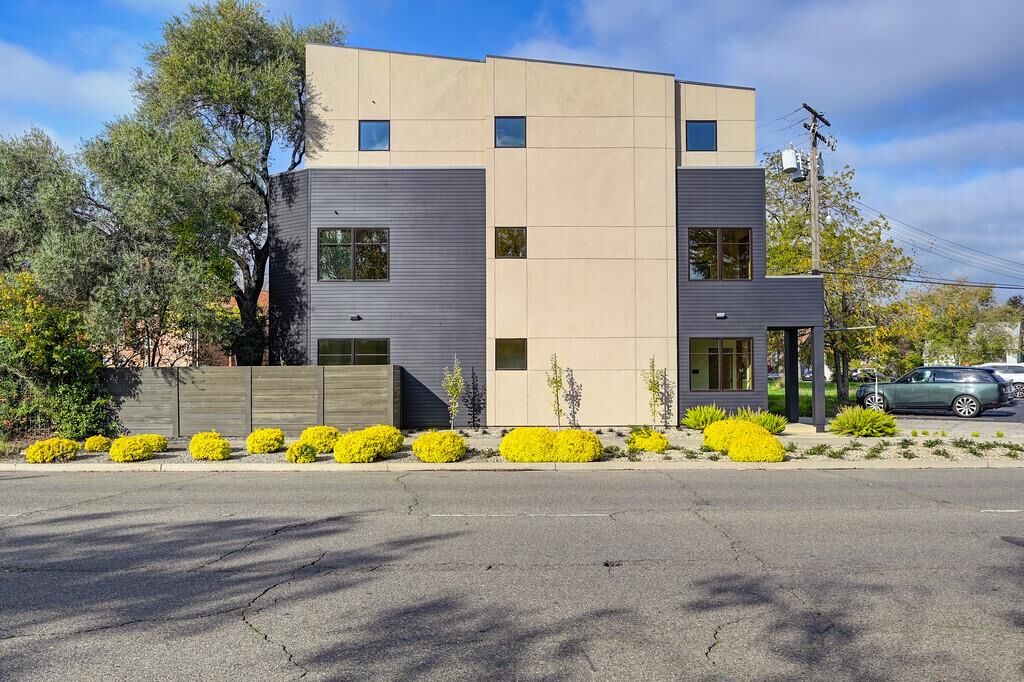 Property Photo:  2730 Victorian Alley  CA 95818 