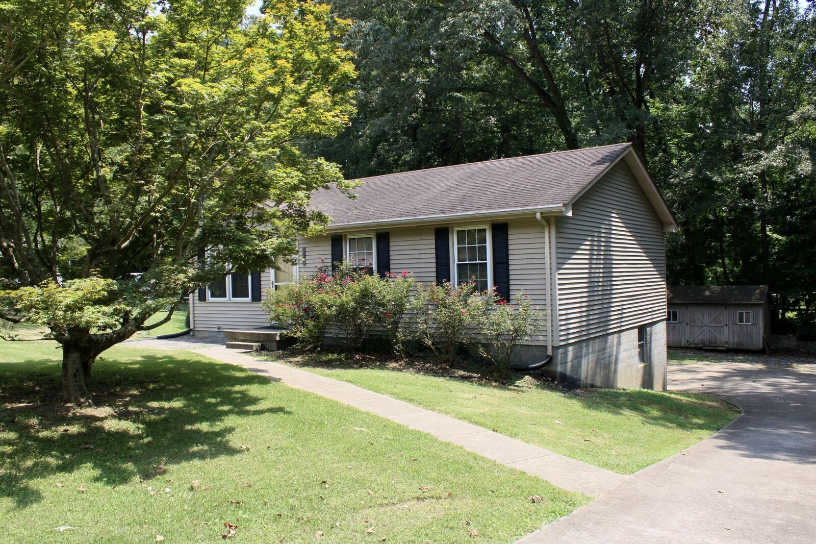 Property Photo:  2153 Blakemore Dr  TN 37040 