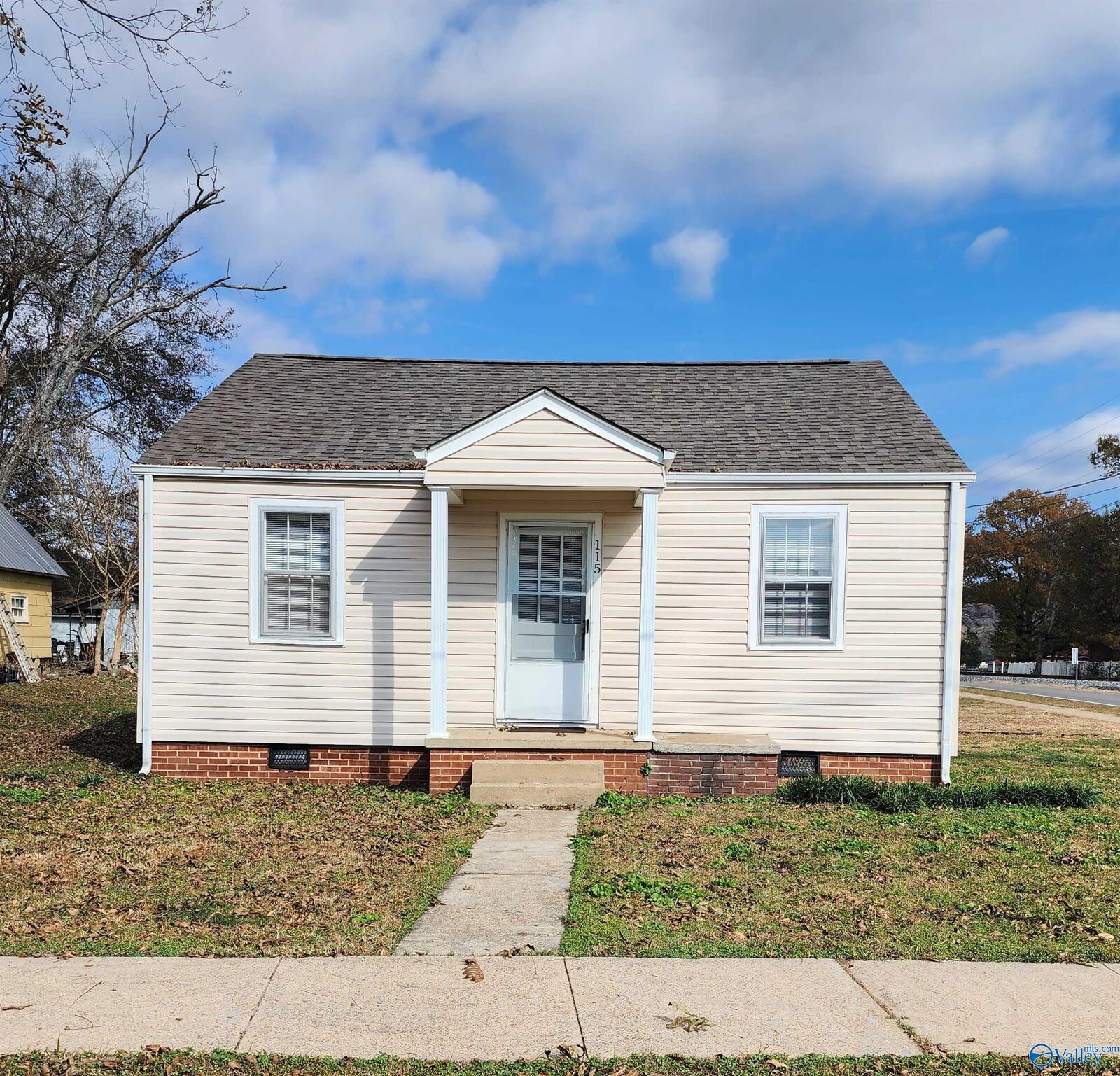 Property Photo:  115 Maple Street  AL 35776 
