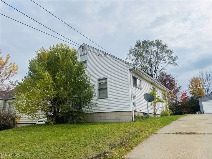 Property Photo:  609 E Dewey Avenue  OH 44502 