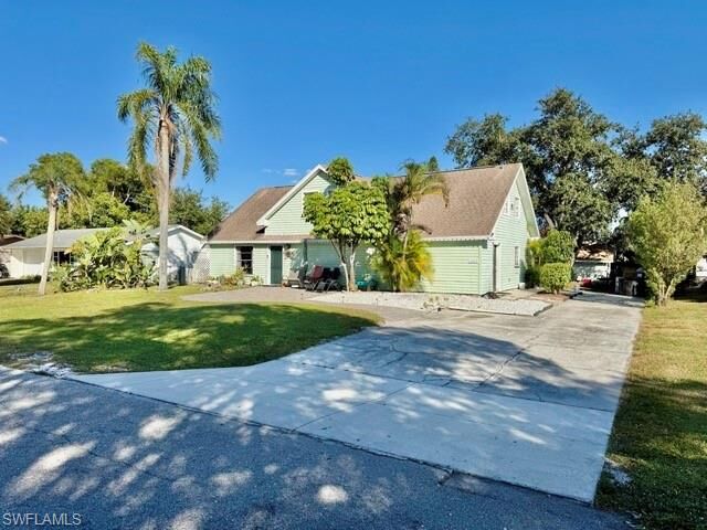 Property Photo: 27673 Los Amigos Ln FL 34135