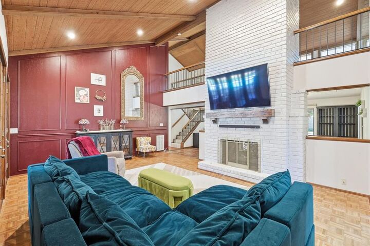 Property Photo: 2813 Raintree Drive TX 75006