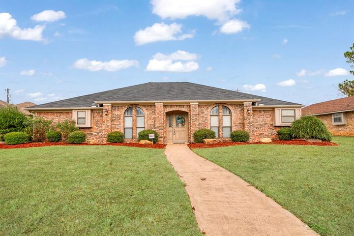 Property Photo: 3035 Briarwood Drive TX 75460
