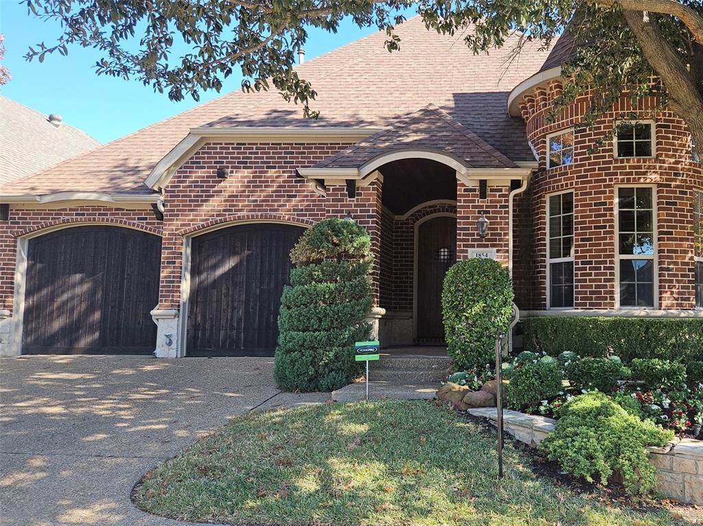 Property Photo: 1854 Masters Drive TX 75115