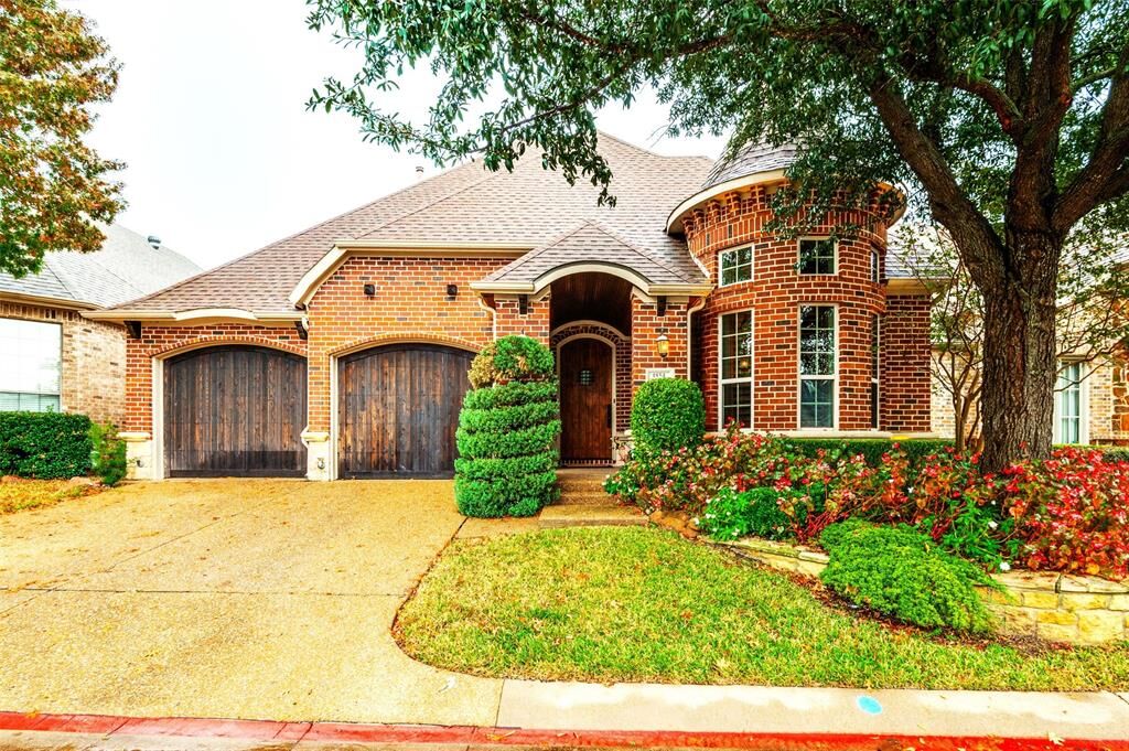 Property Photo: 1854 Masters Drive TX 75115