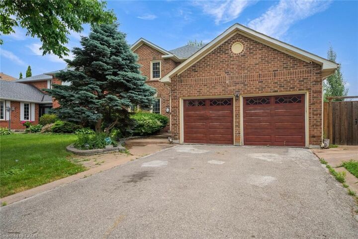 Property Photo:  102 Crawford Rose Drive  ON L4G 4R9 