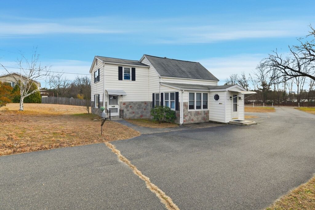 Property Photo:  1601 Westover Rd  MA 01020 