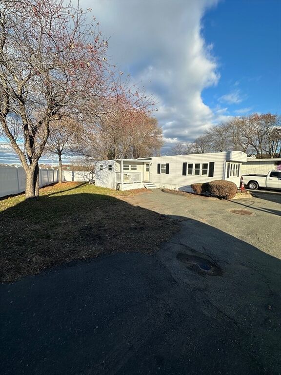 Property Photo:  165 Newbury Street 2  MA 01960 