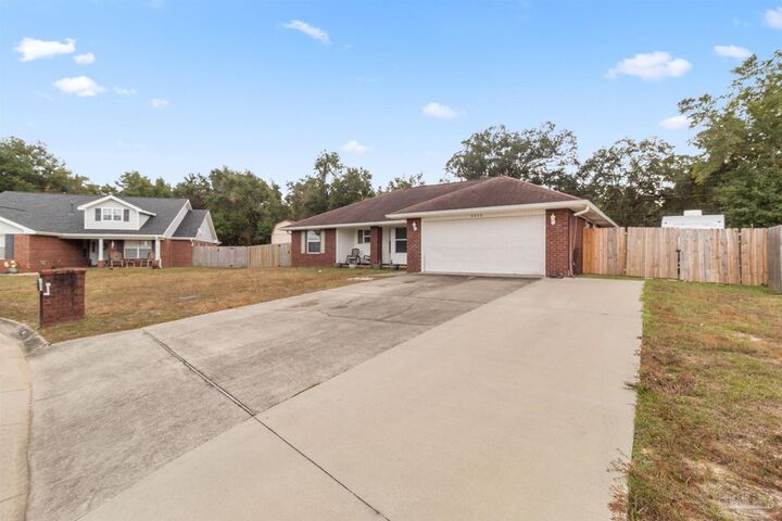 Property Photo: 4420 Piedmont Way FL 32583