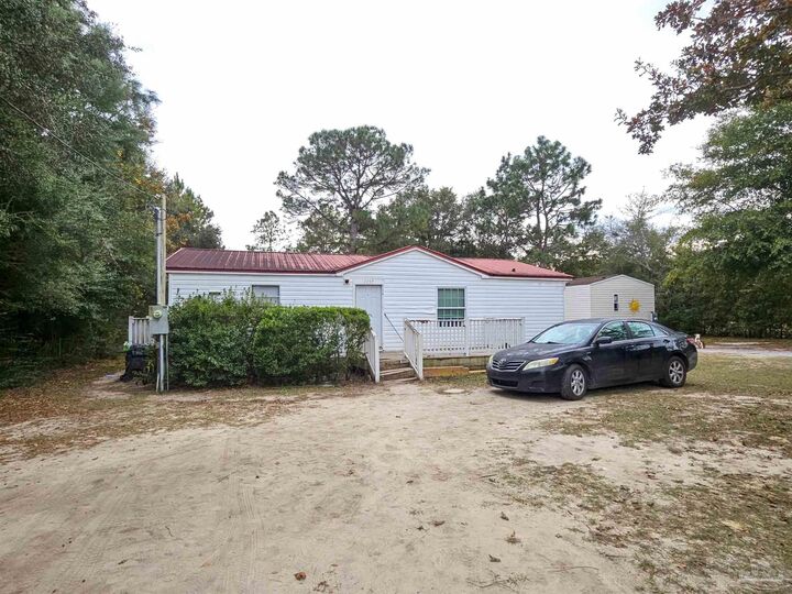 Property Photo: 1157 Martin Dr FL 32433