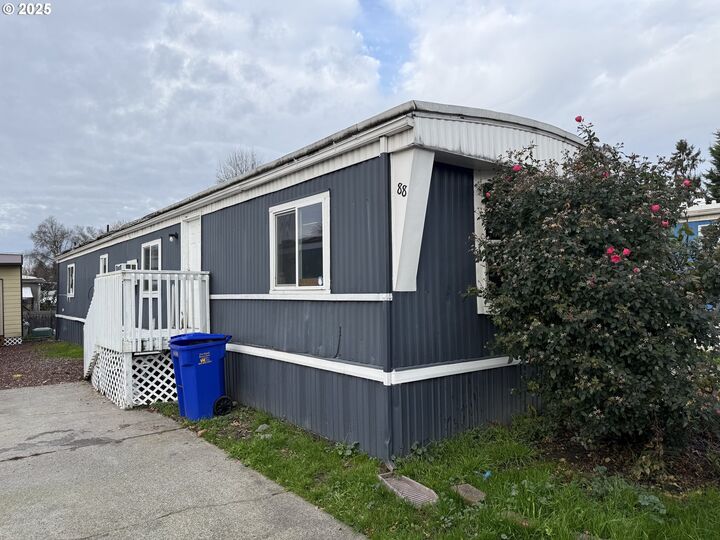 Property Photo:  9000 NE M L King Blvd 88  OR 97211 