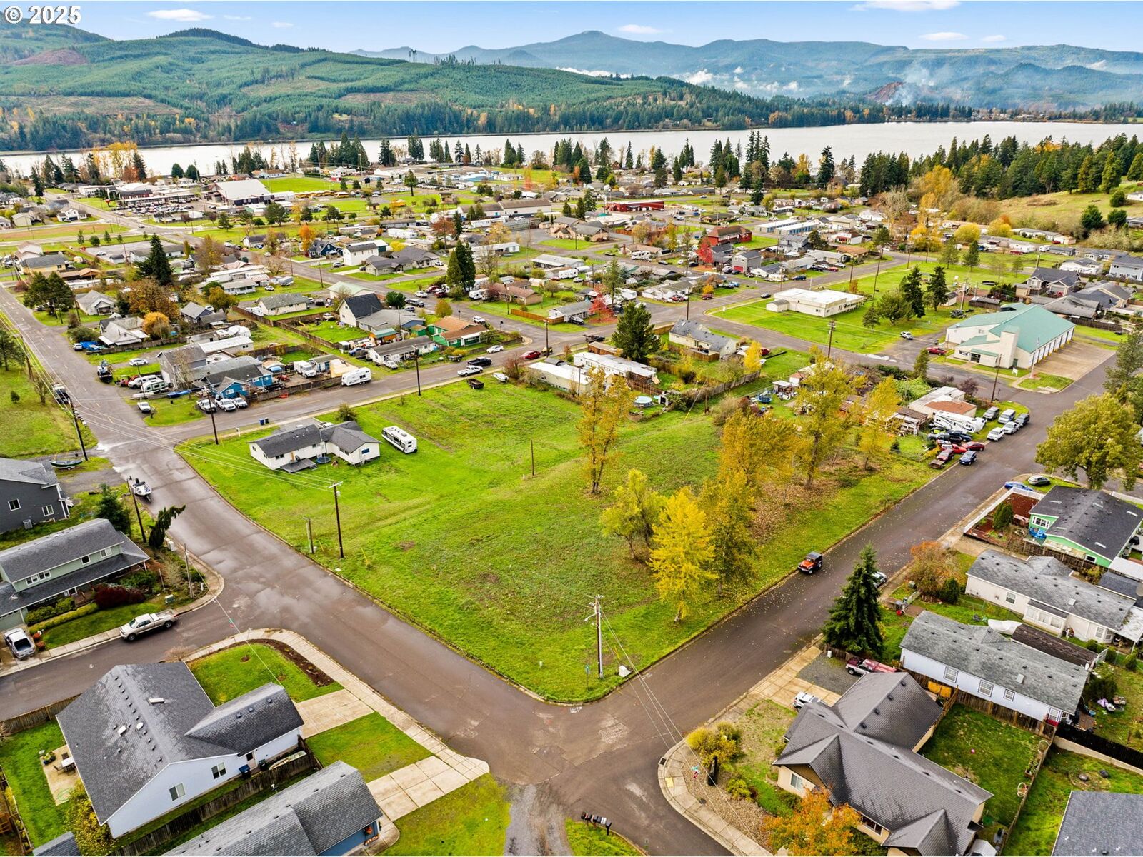 Property Photo:  287 E 3rd St  OR 97452 