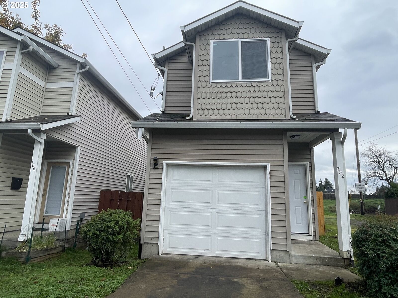 Property Photo:  702 NE 94th Ave  OR 97220 