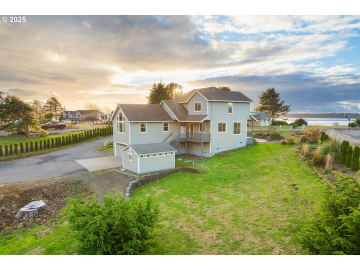 Property Photo:  4955 Bourbon Pl W  OR 97141 