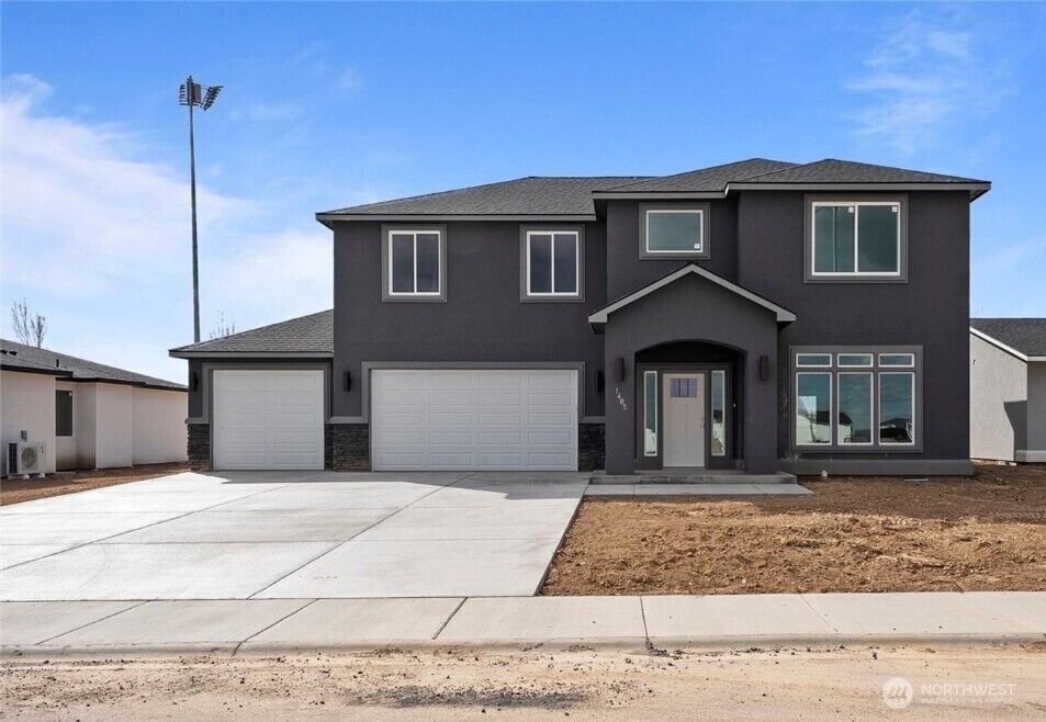 Property Photo: 1405 7th Avenue NE WA 98848