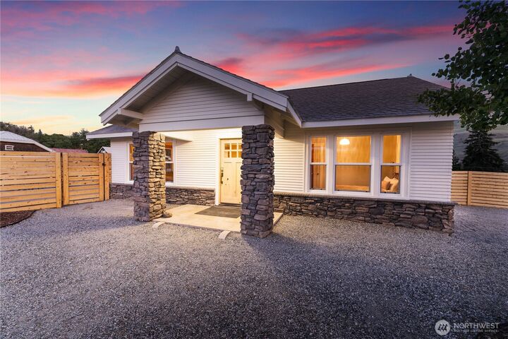 Property Photo:  704 E Woodin Avenue  WA 98816 