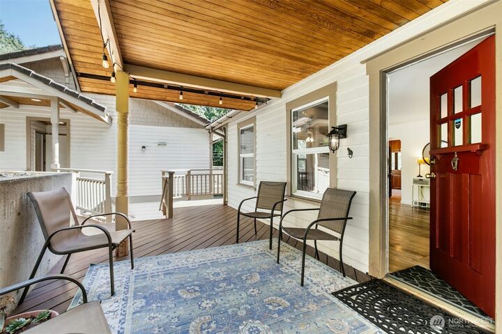 Property Photo:  18901  61 Avenue NE  WA 98028 