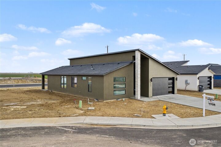 Property Photo:  1605  7th Avenue NE  WA 98848 