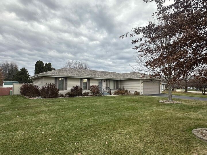 Property Photo: 4611 Bedfordshire Drive IL 61111