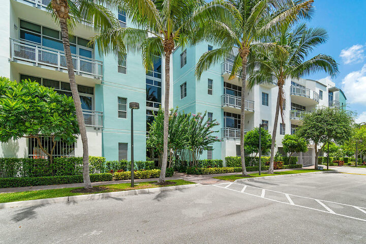Property Photo: 335 SE 6th Avenue 304 FL 33483