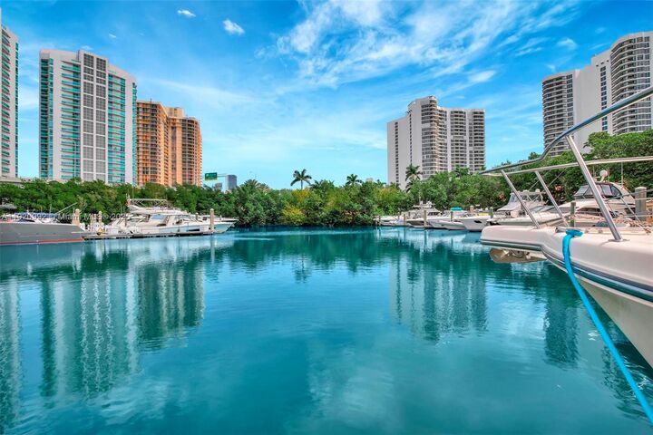 Property Photo:  19101 NE 36th Ct 402  FL 33180 