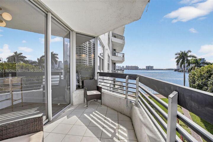 Property Photo:  19101 NE 36th Ct 402  FL 33180 