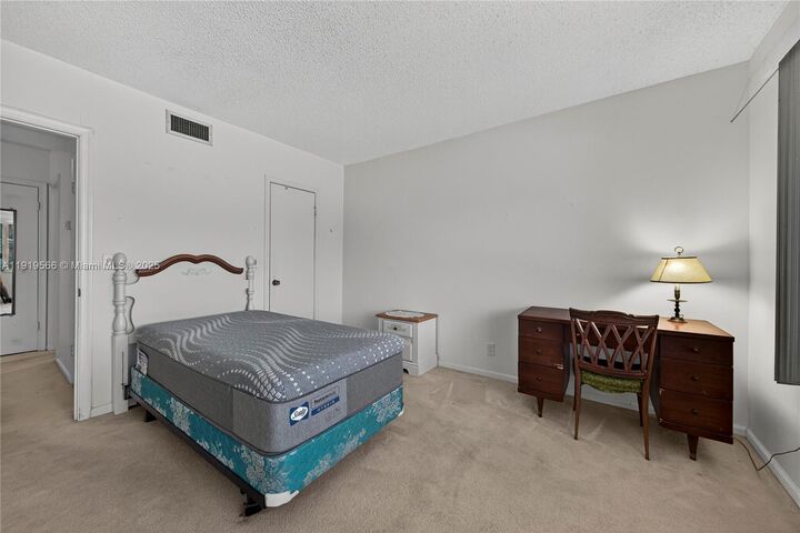 Property Photo: 5840 NE 22nd Way 725 FL 33308