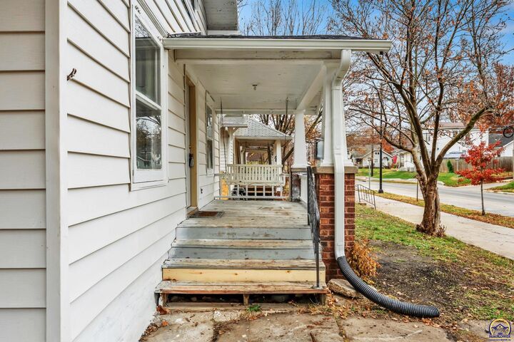 Property Photo: 2016 SW 12th St KS 66604