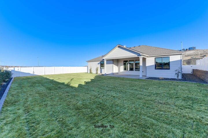 Property Photo: 27 W 13th St WA 99006