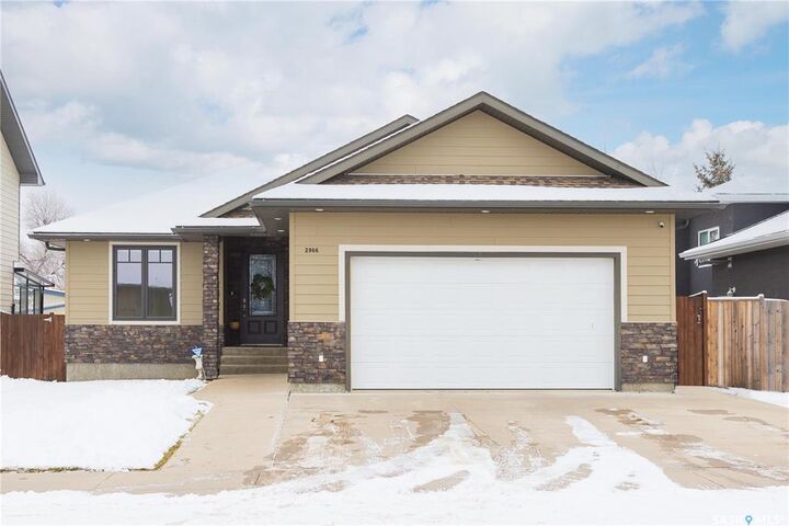Property Photo:  2966 Lakeview Drive  SK S6W 0A4 