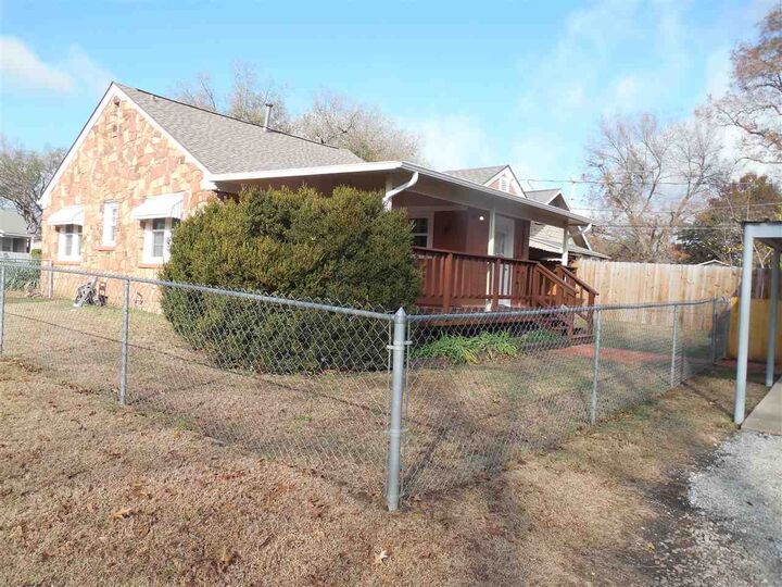 Property Photo: 923 S West Street OK 74074
