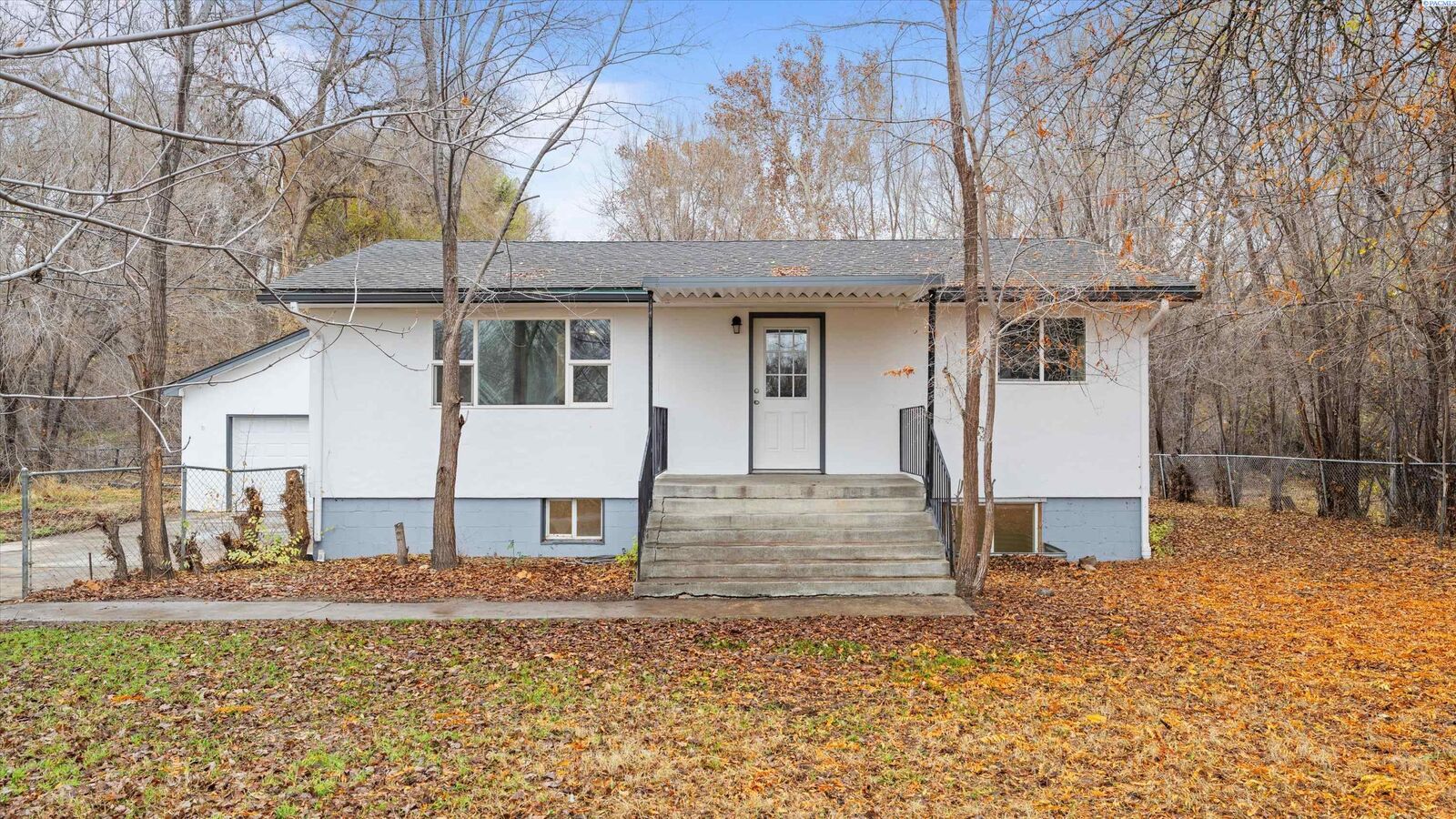 Property Photo:  70205 E Ridge Rd  WA 99353 