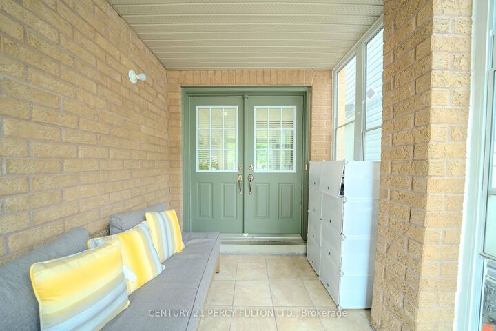 Property Photo:  157 Billingsley Crescent  ON L3S 4P3 