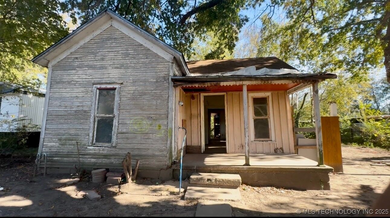 Property Photo:  622 S B Street  OK 74403 
