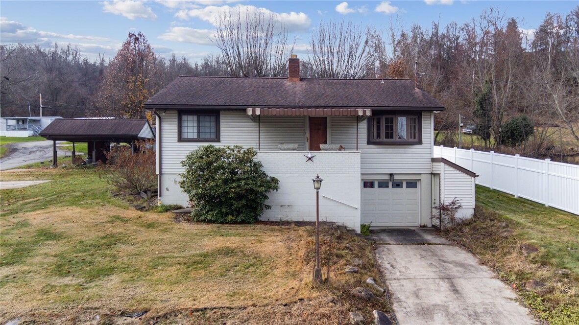 Property Photo: 5069 Old State Route 119 PA 15601