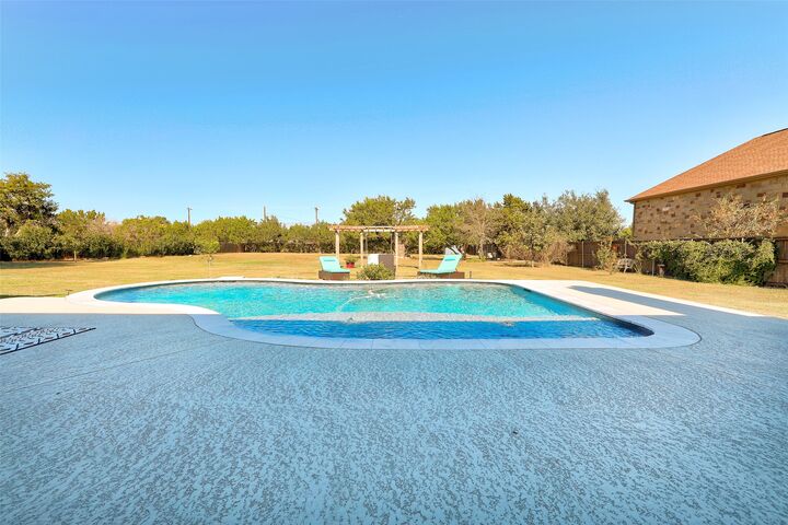 Property Photo:  