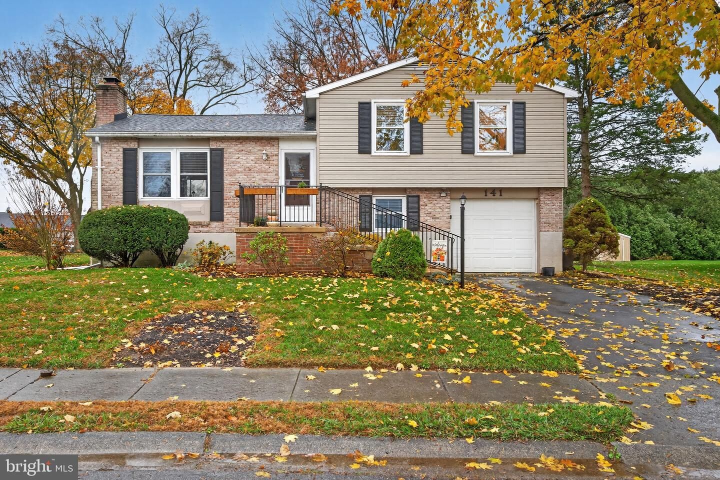 Property Photo:  141 Summer Lane  PA 17543 
