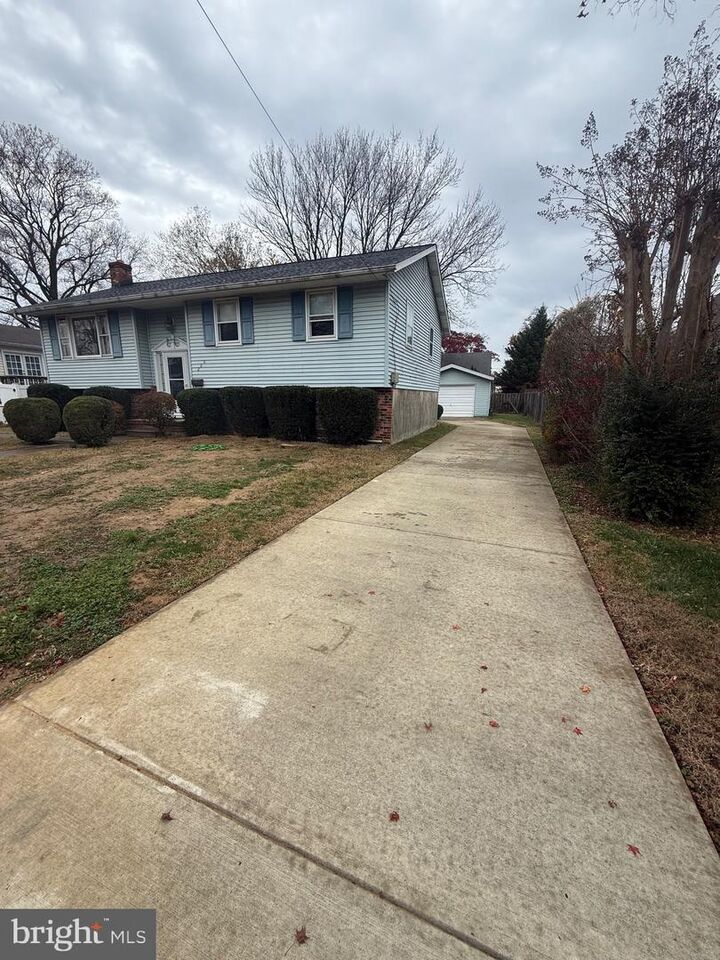 Property Photo:  206 Glen Road  MD 21122 