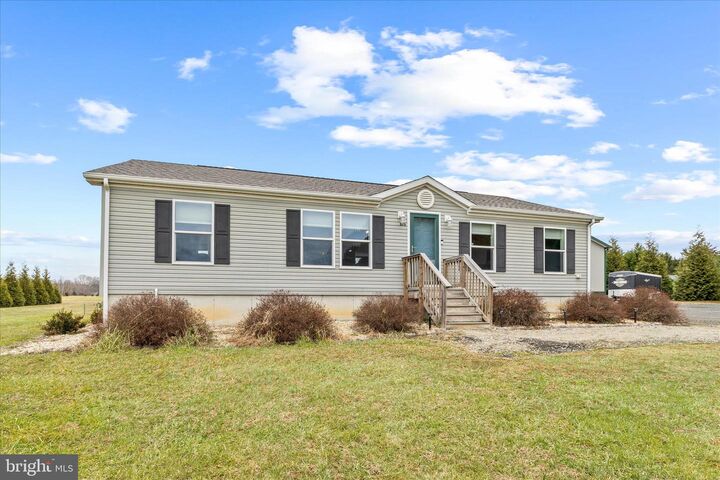 Property Photo: 679 Oak Hill School Road DE 19734