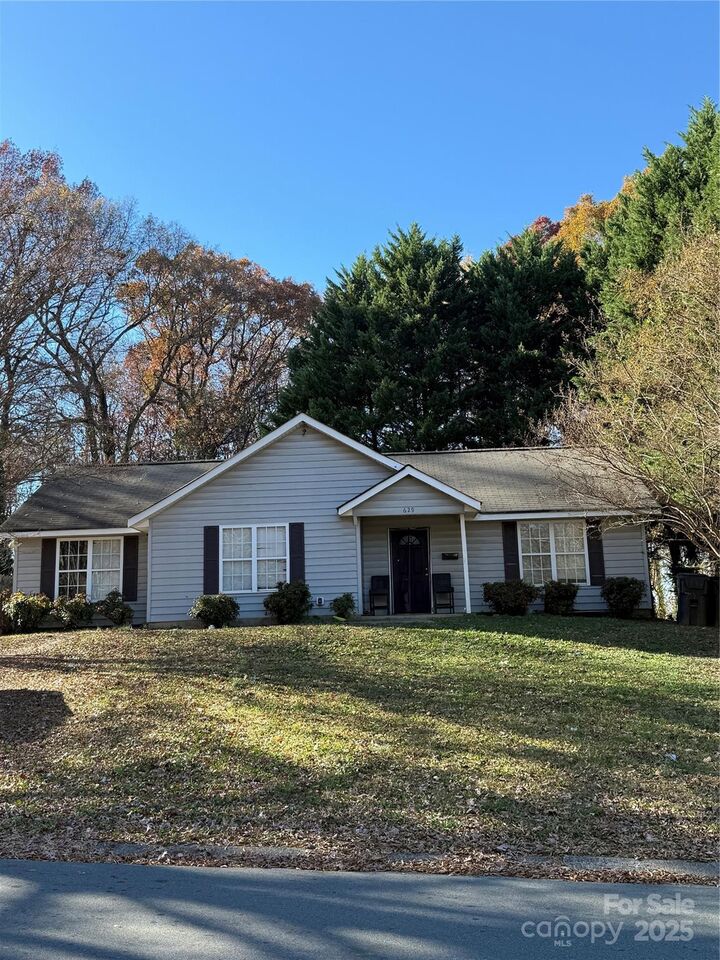 Property Photo:  629 Drury Drive  NC 28206 