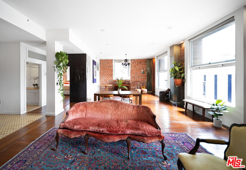 Property Photo:  257 S Spring St  CA 90012 