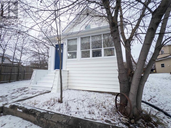 Property Photo:  522 Third Avenue South  ON P9N 1Y2 