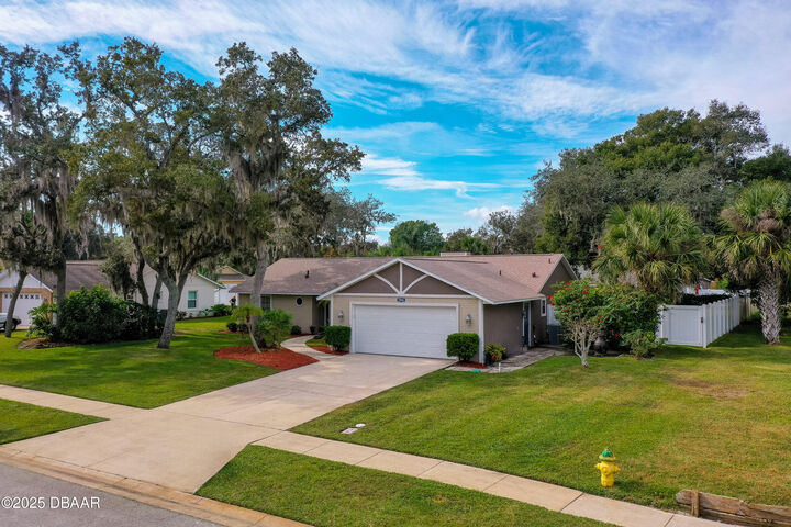 Property Photo:  5966 Plantera Court  FL 32127 